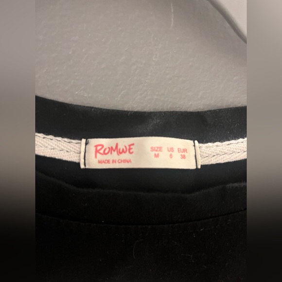 Cropped tee! - Picture 2 of 2